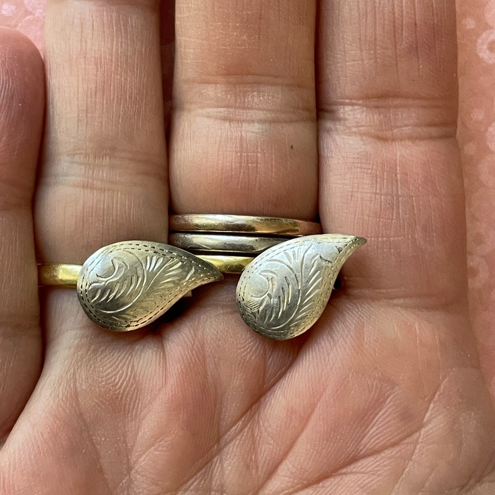 Vintage Small teardrop Silver tested 925 engraved etched Leaf Design earrings